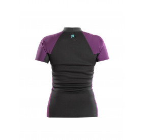 Kurzärmeliges Neopren-Paddelshirt mit schwarzem Rumpf, violetten Seiteneinsätzen, sportlichem Schnitt und elastischem Material.