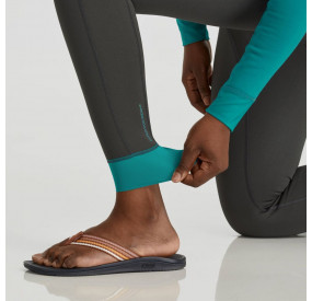 Dunkelgraue Fleece-Tights mit kontrastierendem, türkisfarbenem Bund für Wärme und sportlichen Look.