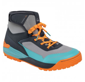 Robuster Outdoor-Schuh in Grau mit türkis-orangen Akzenten, hohem Schaft und griffiger Profilsohle für sicheren Halt.