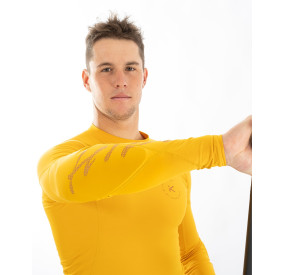 Gelbes Performance-Langarmshirt mit athletischem Schnitt und elastischem Material für maximale Bewegungsfreiheit.