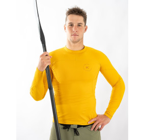Gelbes Performance-Langarmshirt mit athletischem Schnitt und elastischem Material für maximale Bewegungsfreiheit.