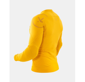 Gelbes Performance-Langarmshirt mit athletischem Schnitt und elastischem Material für maximale Bewegungsfreiheit.