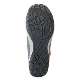 Grauer Wassersportschuh mit robustem Schnürsystem, griffiger Sohle und stabiler Passform für Outdoor-Einsätze.