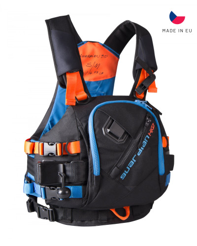 Schwarze Schwimmweste mit großer Fronttasche, umfangreicher Gurtverstellung und robustem Design für anspruchsvolles Wildwasser.