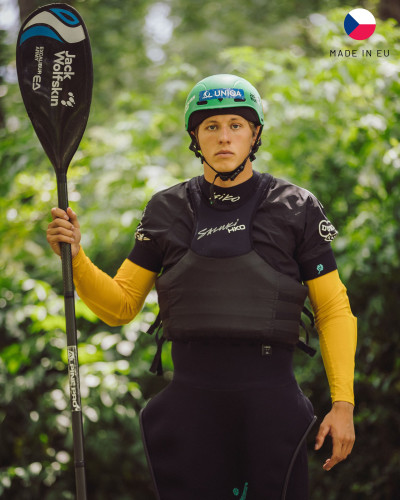 Schwarze Slalom-Schwimmweste mit schlankem Schnitt und sicherem Sitz für maximale Bewegungsfreiheit im Wettkampf.
