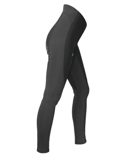 Enganliegende Neoprenhose, flexibel und wärmeisolierend, mit ergonomischem Schnitt für maximale Bewegungsfreiheit im Boot.