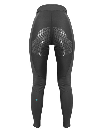 Close-fitting neoprene pants, flexible and heat-insulating, with an ergonomic cut for maximum freedom of movement in the boat.