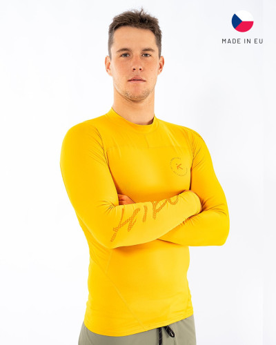 Gelbes Performance-Langarmshirt mit athletischem Schnitt, ergonomischen Nähten und elastischem Funktionsmaterial.
