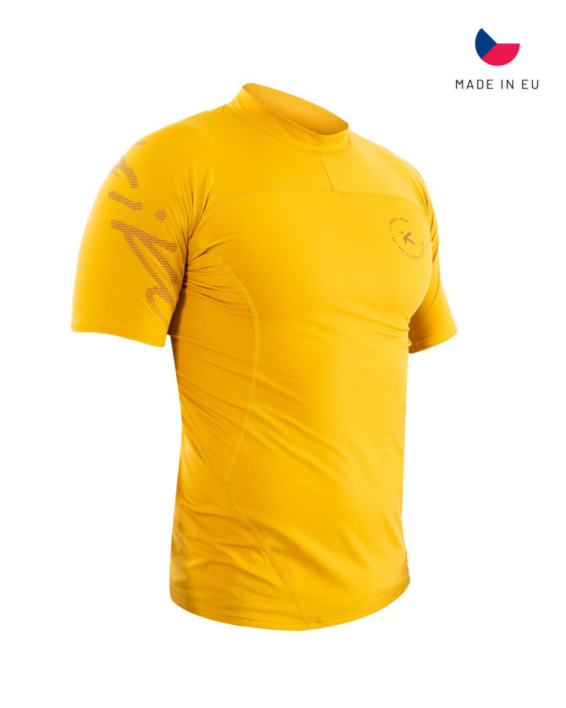 Gelbes Kurzarm-Funktionsshirt mit athletischem Schnitt und elastischem Material für intensive Trainingseinheiten.