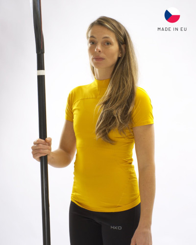 Schwarzes Kurzarm-Funktionsshirt mit figurbetontem Schnitt und elastischem Material für Training und Sport.
