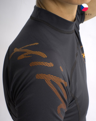 Schwarzes Kurzarm-Funktionsshirt mit figurbetontem Schnitt und elastischem Material für Training und Sport.