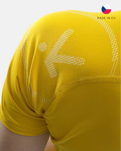 Schwarzes Kurzarm-Funktionsshirt mit figurbetontem Schnitt und elastischem Material für Training und Sport.