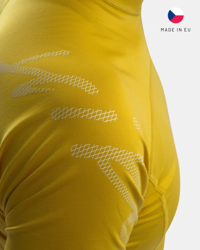 Schwarzes Kurzarm-Funktionsshirt mit figurbetontem Schnitt und elastischem Material für Training und Sport.