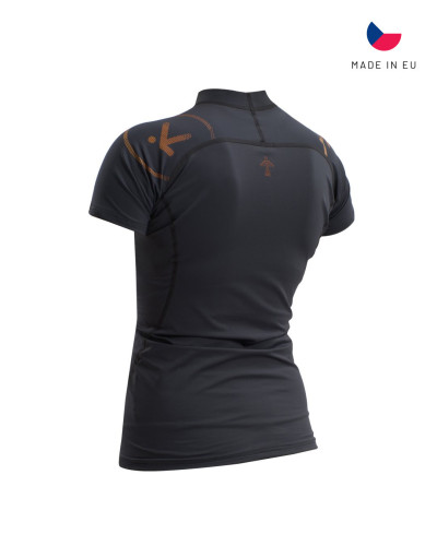 Schwarzes Kurzarm-Funktionsshirt mit figurbetontem Schnitt und elastischem Material für Training und Sport.