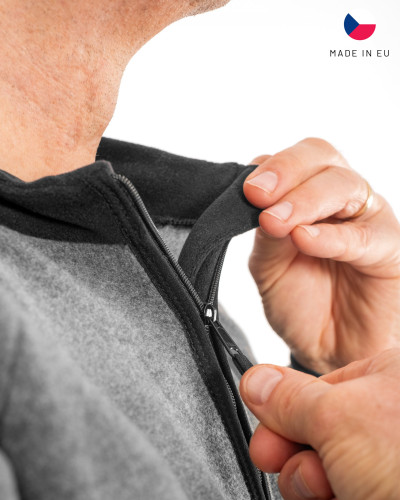 Fleece coverall with front zipper, heat-insulating, breathable, ergonomic cut, ideal under dry clothing.