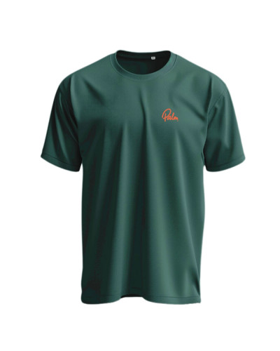 Grünes T-Shirt mit sportlichem Schnitt und dezentem Logo-Print auf der Brust.