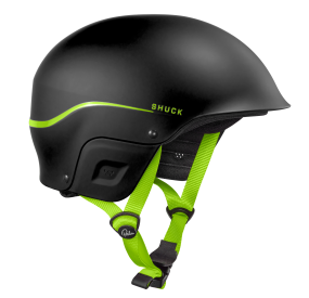 Schwarzer Wildwasser-Helm mit grünem Gurtsystem, robuster Schale und verstellbarem Kinnriemen für sicheren Schutz.