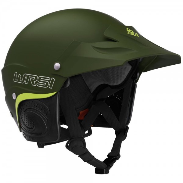 Grüner Wildwasser-Helm mit verlängertem Schirm, Ohrenschutz und verstellbarem Kinnriemen für optimalen Schutz.